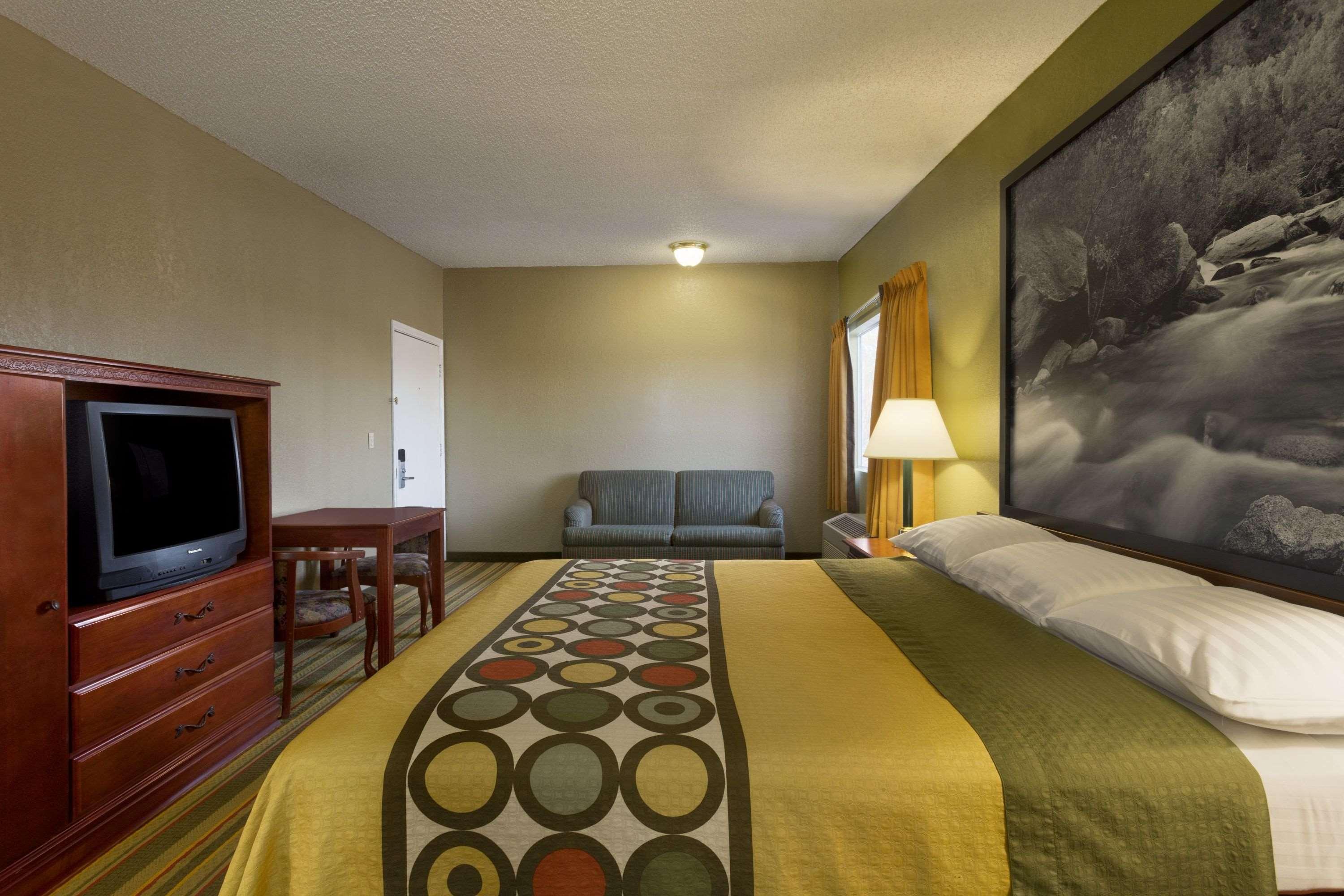Super 8 By Wyndham Ridgecrest Motel Exterior photo