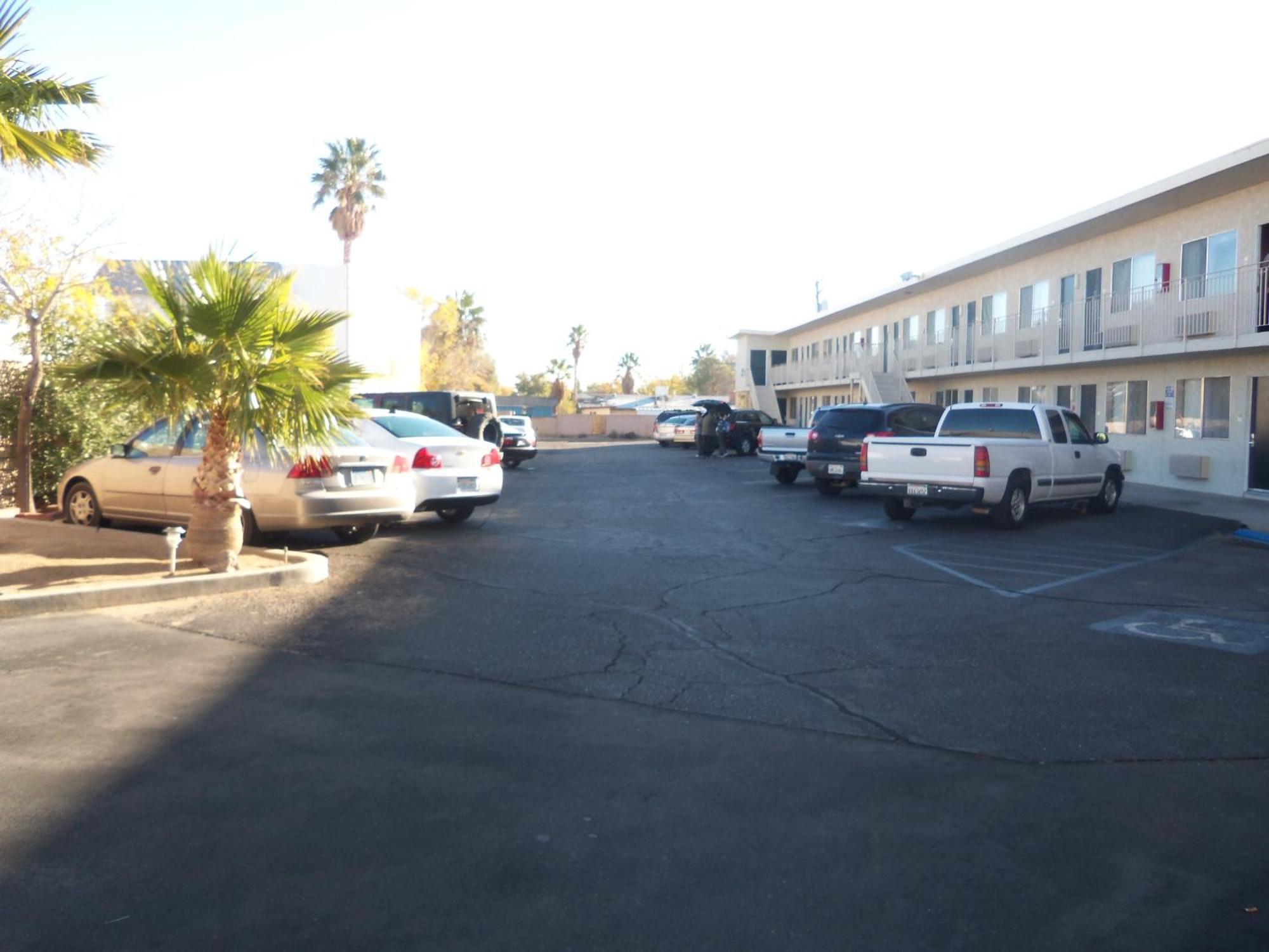 Super 8 By Wyndham Ridgecrest Motel Exterior photo