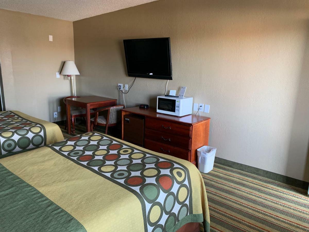 Super 8 By Wyndham Ridgecrest Motel Exterior photo